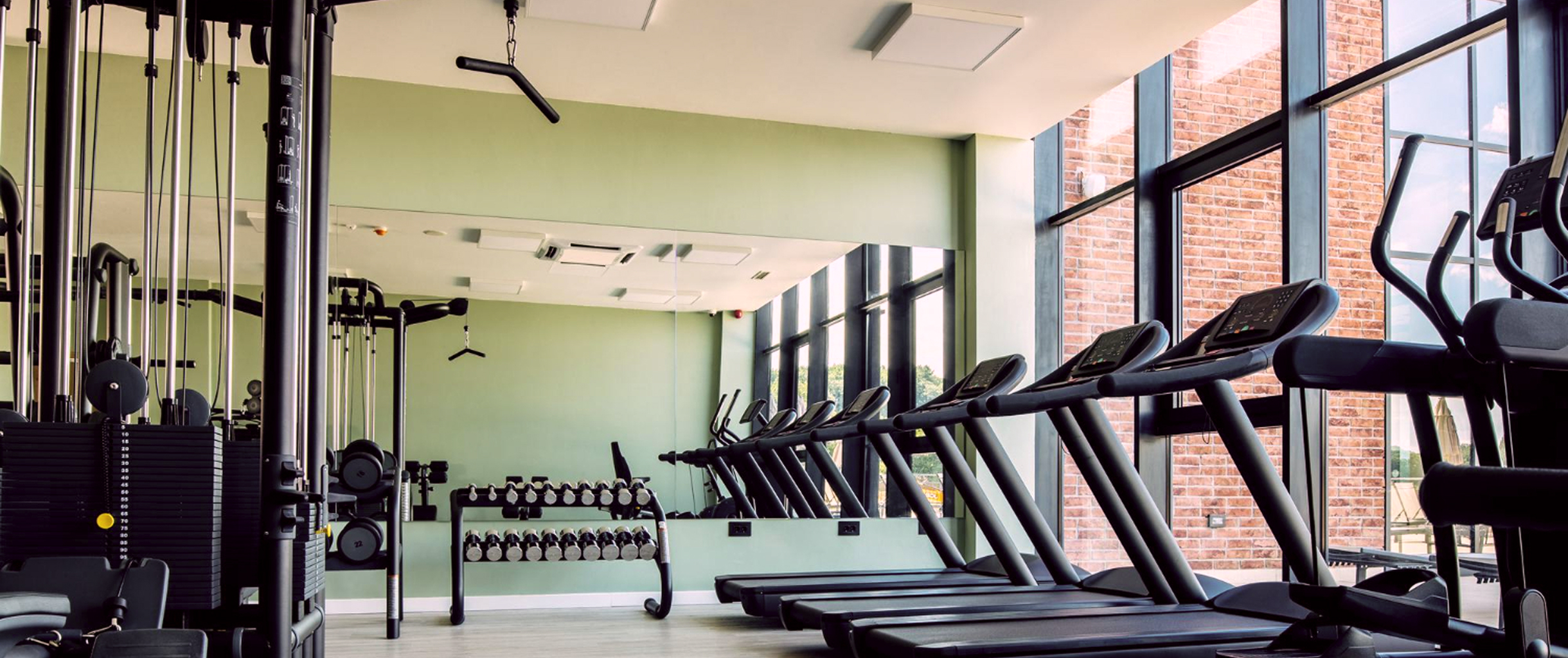 тренажеры в фитнесс клубе